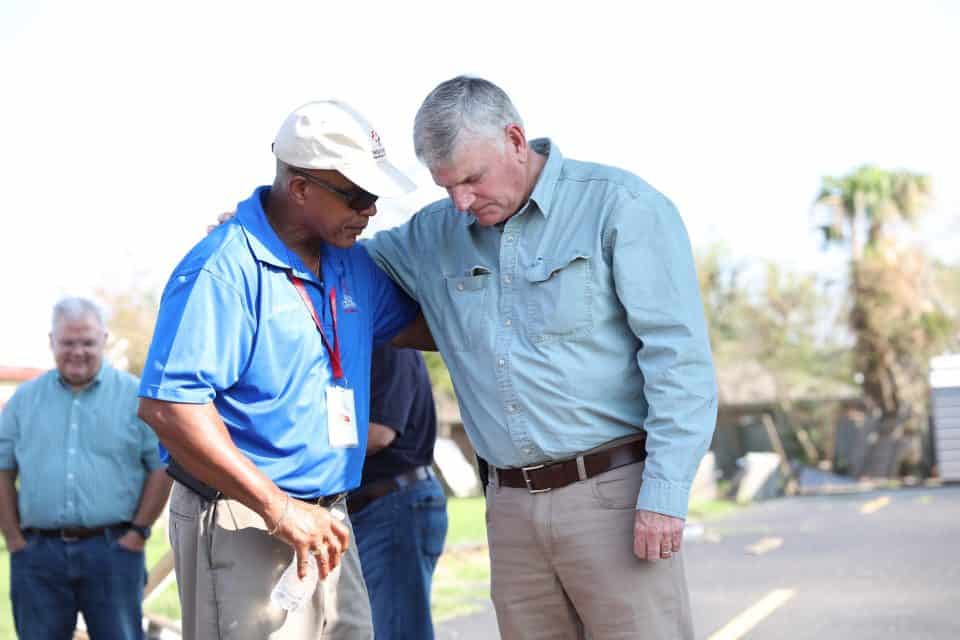 Franklin Graham praying