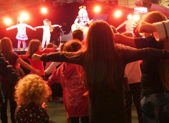 Praising God At Kidzfest 340