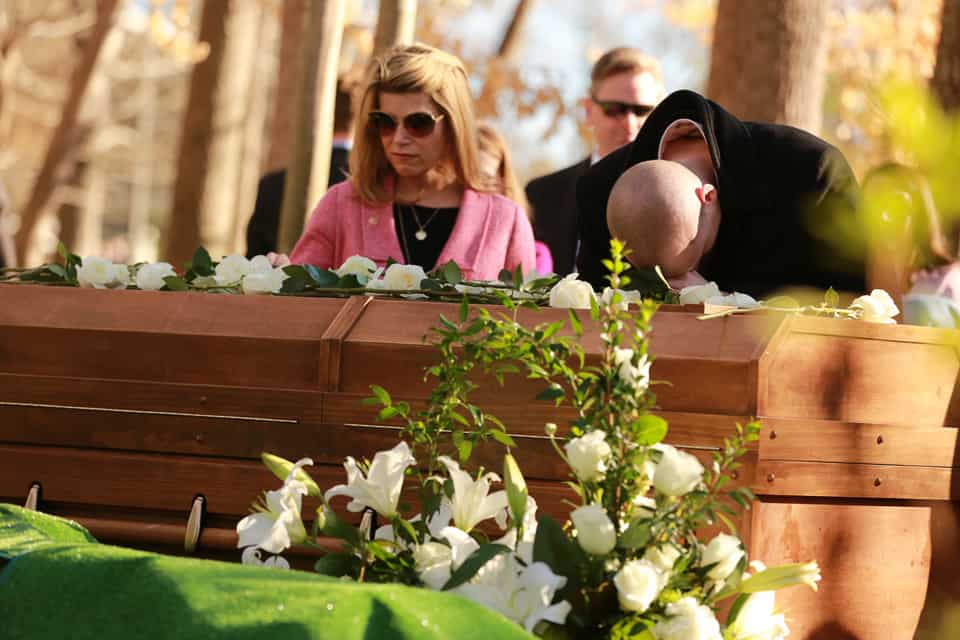 After Billy Graham's funeral was streamed around the world, family and close friends said their last goodbyes at his interment.