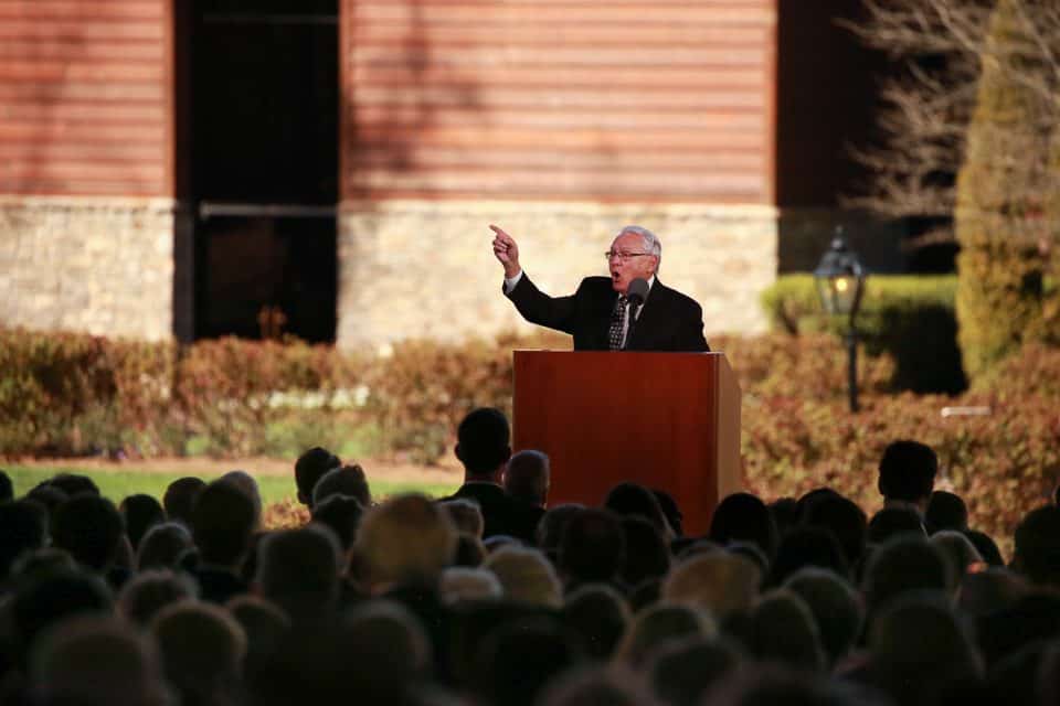 Tom Bledsoe, music director for the Billy Graham Evangelistic Association, led worship during the ceremony, first singing "All Hail the Power of Jesus' Name."