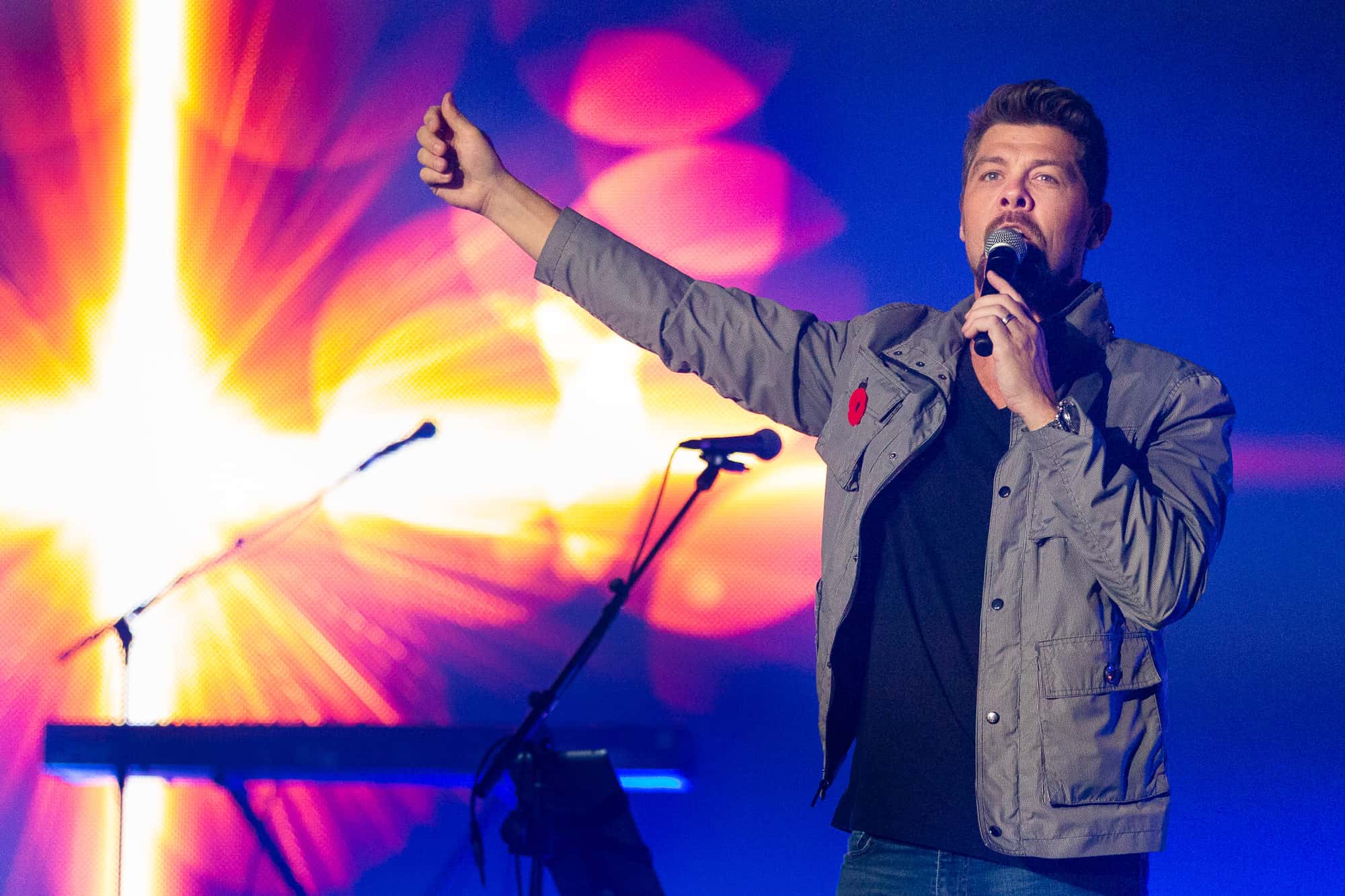 Grammy and Dove award-winning artist Jason Crabb shared part of his own testimony of getting through a time he didn’t understand. “Don’t you dare give up. Don’t quit! Don’t quit! Don’t quit!” 