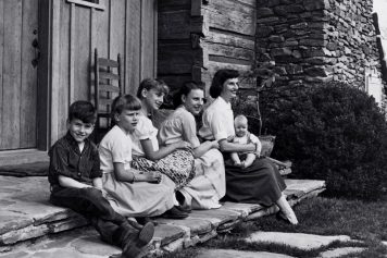 Ruth and her children Gigi, Anne, Ruth, Franklin and Ned sitting on the porch steps.