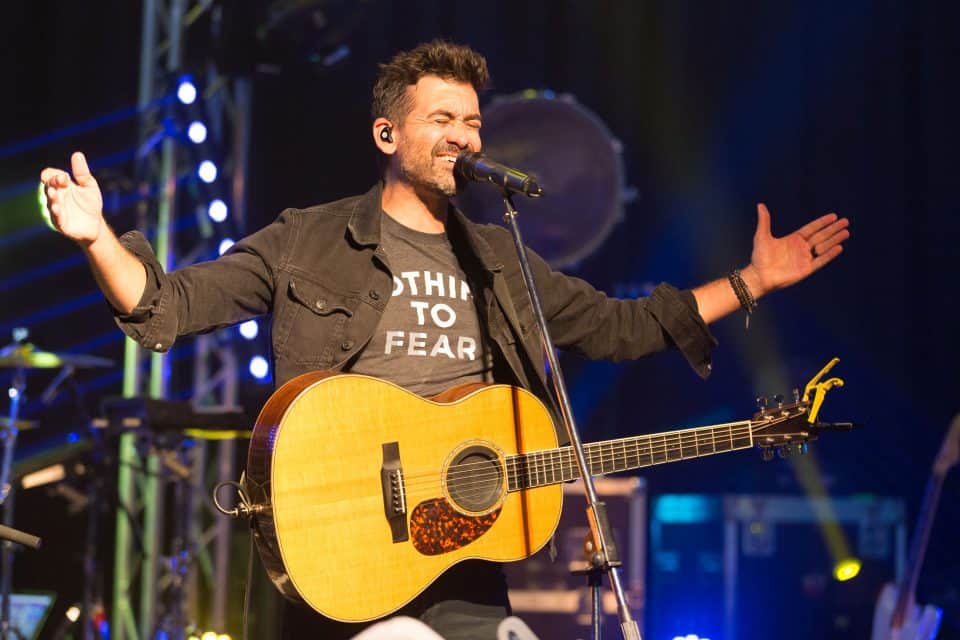 Aaron Shust, an award-winning Christian artist, led the Qamanittuaq Recreation Centre in worship.