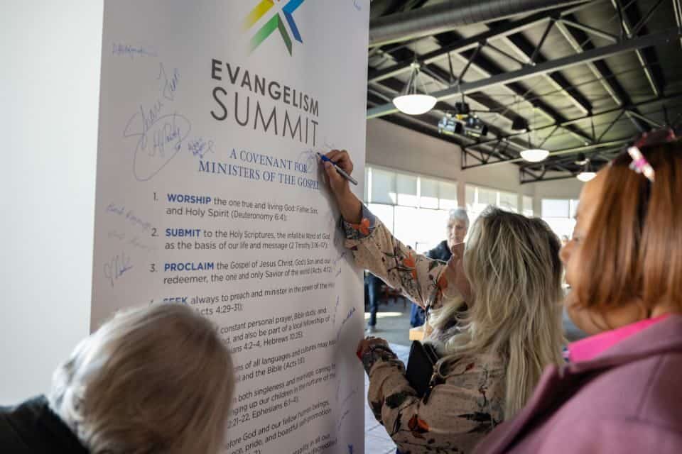  Evangelism Summit attendees were encouraged to sign a banner that proclaimed the goals of the Summit.