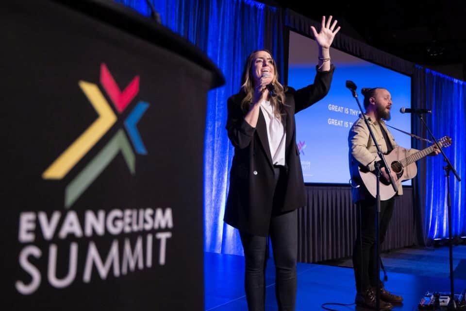 Ontario singer/songwriter Brooke Nicholls led worship at the Halifax Summit.