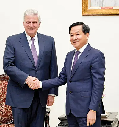 Deputy Prime Minister Le Minh Khai welcomes Franklin Graham to Vietnam.