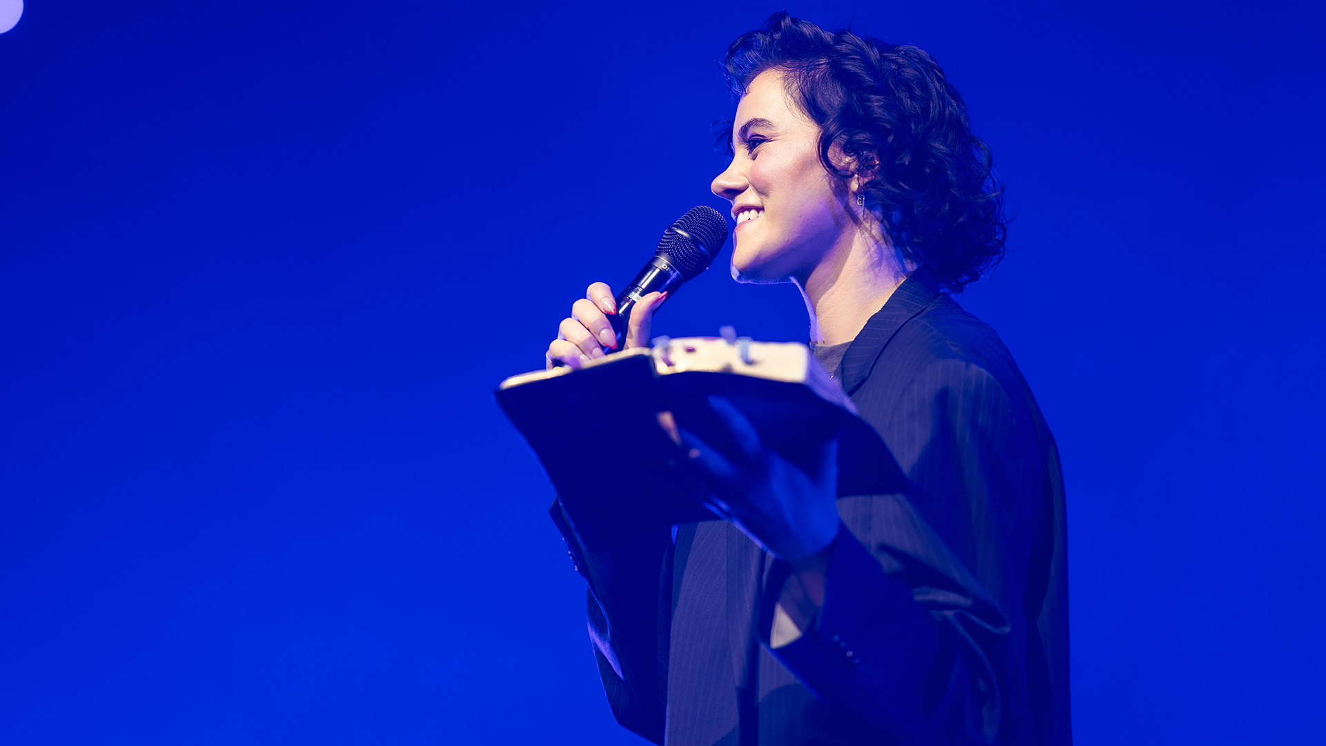 Australian artist Taya shared truth from the Bible between songs of praise to God.