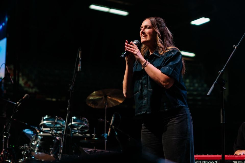 Christian artist Brooke Nicholls kicked off the evening with heartfelt music and an inspiring reminder that God’s love is unconditional. 