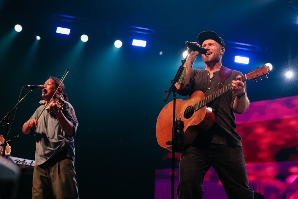 “Tonight, we can recognize there is brokenness in our lives … but at the same time we can choose to rise up above it, and we can choose to say halleluiah anyway!” said lead singer of Rend Collective, Chris Llewellyn.